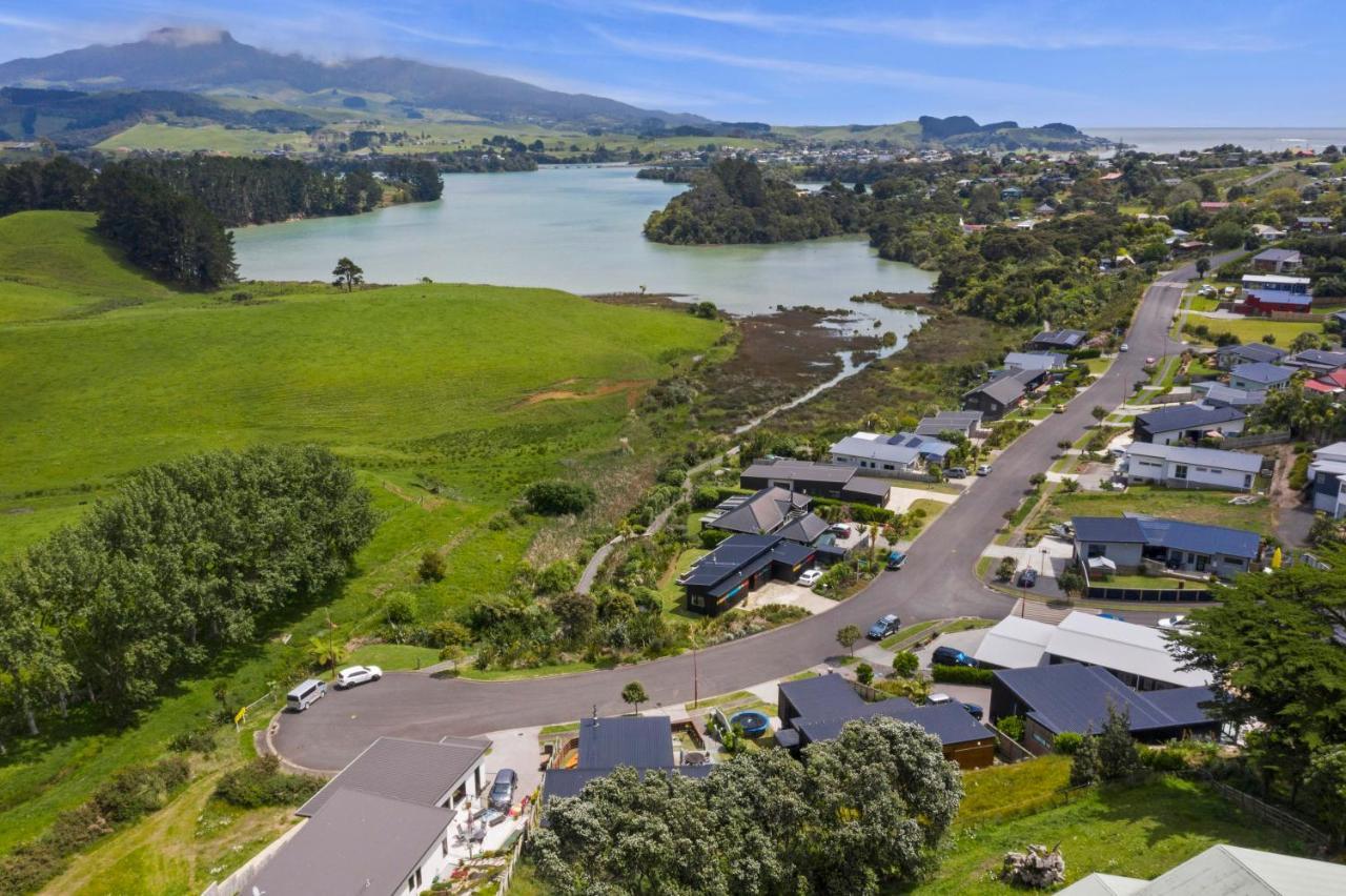 R And R At Robertson - Raglan Holiday Home Exterior photo